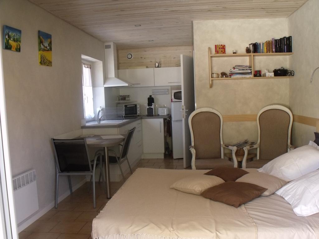 Homestay Aux Blanches Pierres *