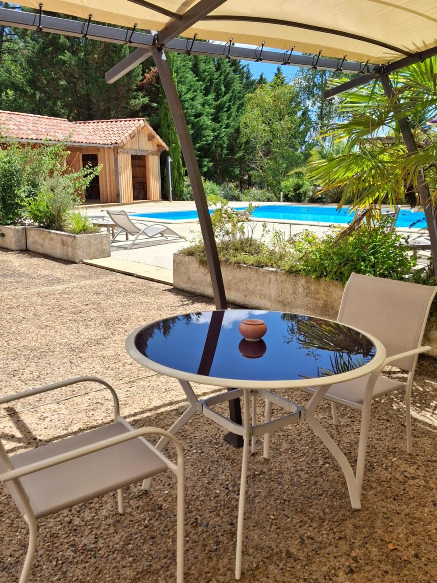 Aux Blanches Pierres Homestay