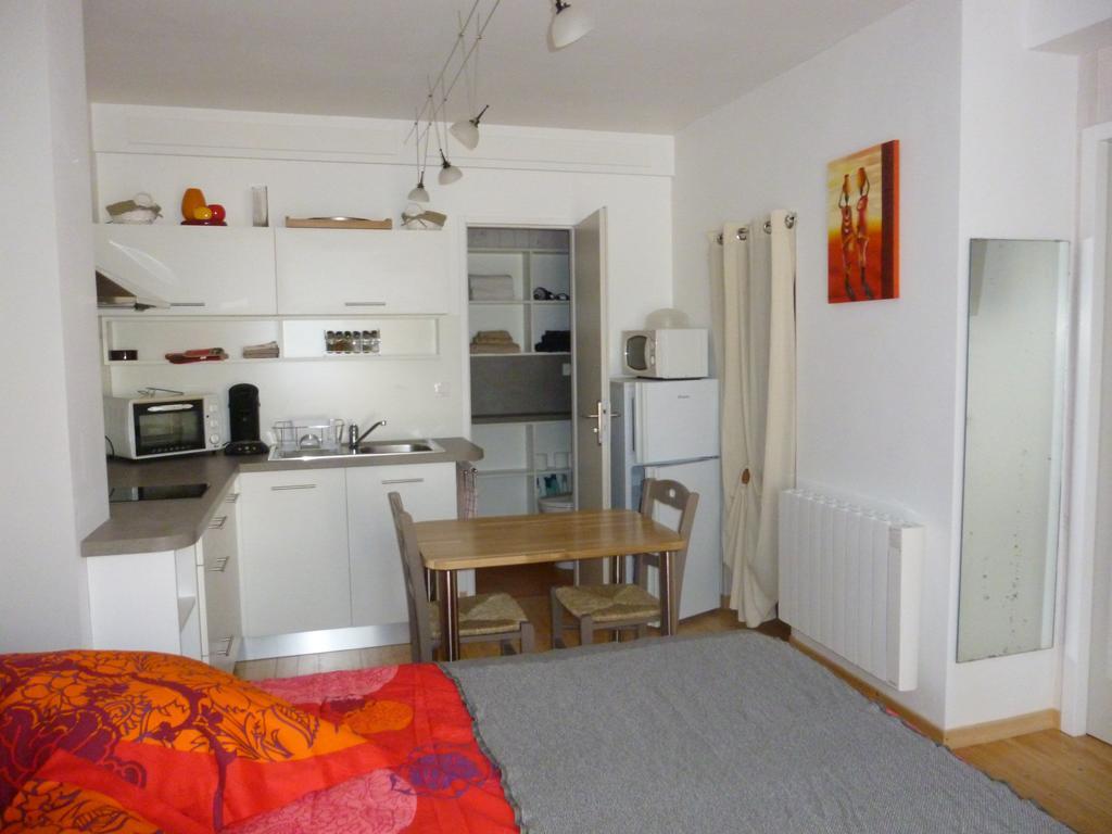 Aux Blanches Pierres Homestay *
