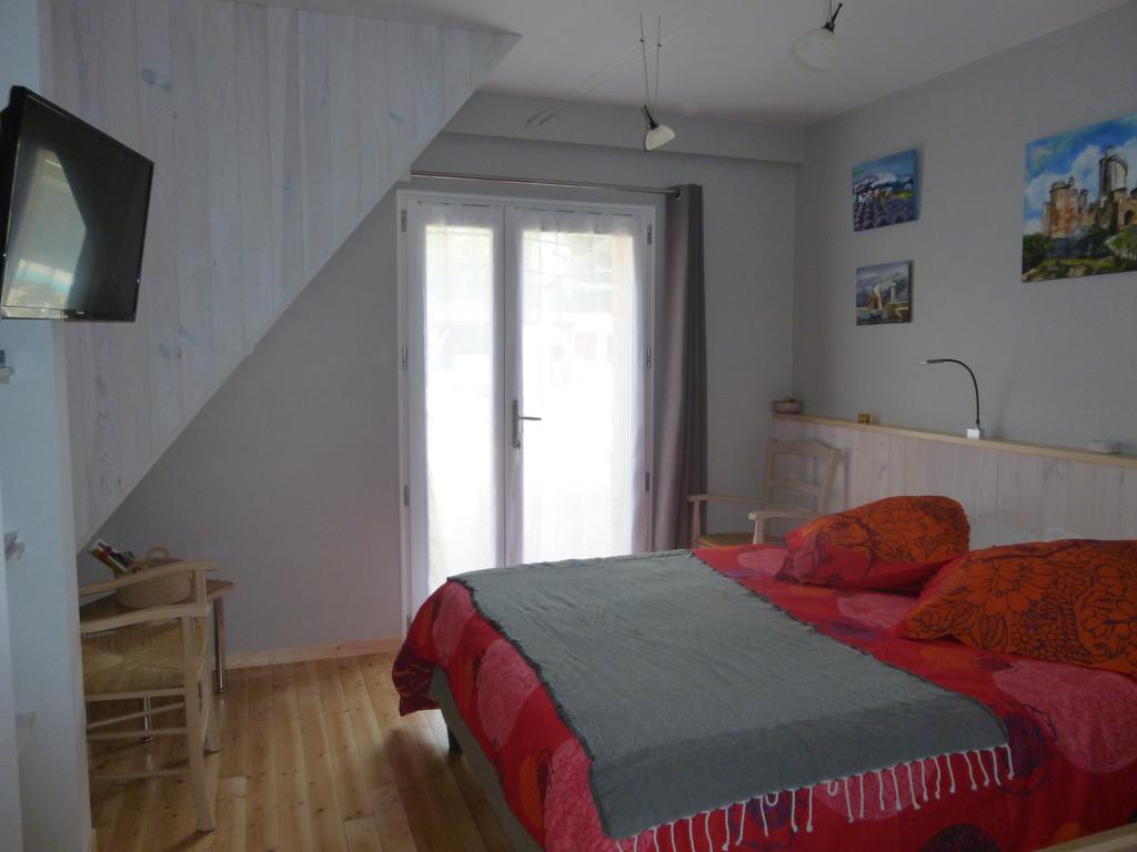Aux Blanches Pierres Homestay